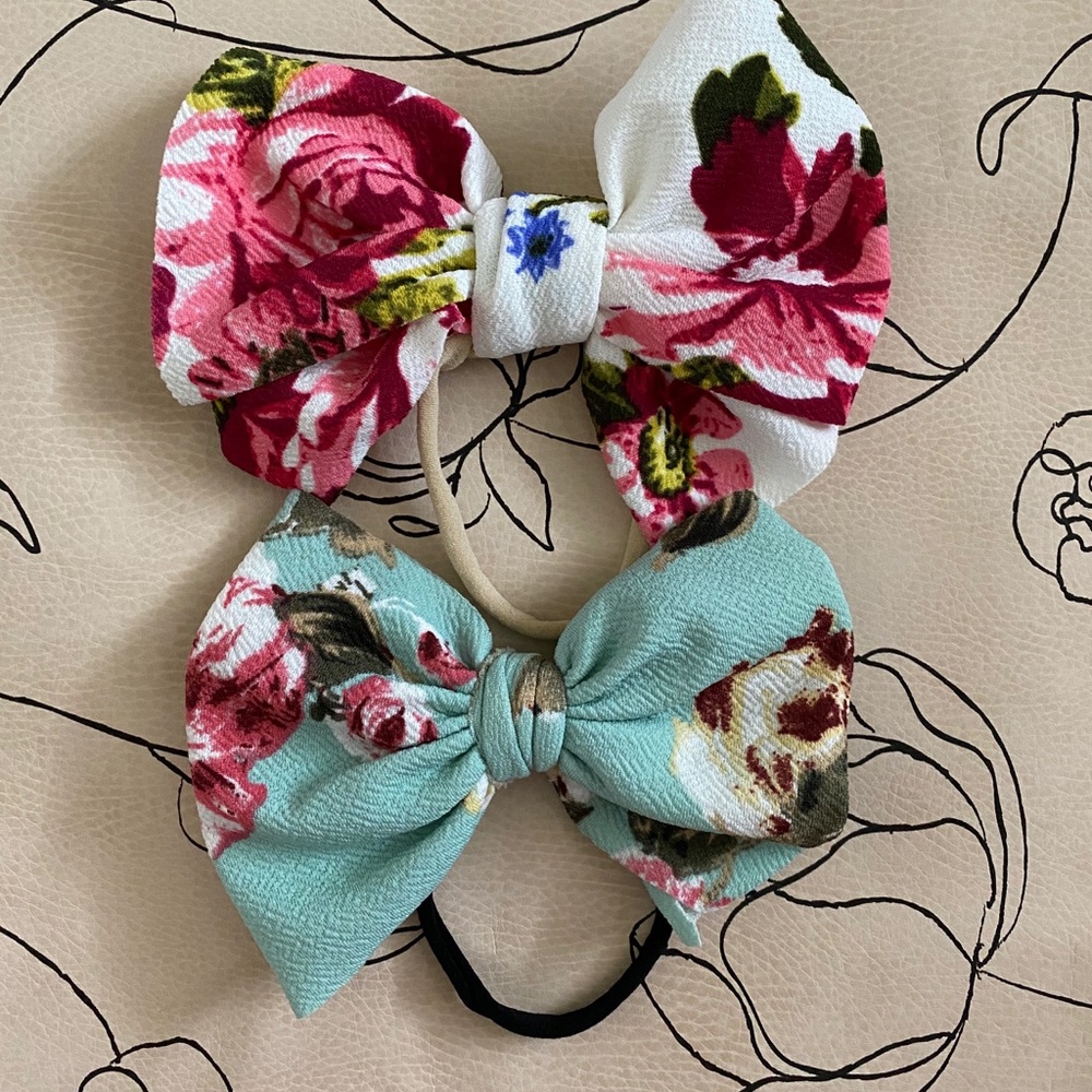 Floral bows on nylon
